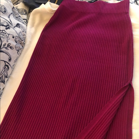 Express Sweater Set (New) - Picture 3 of 5